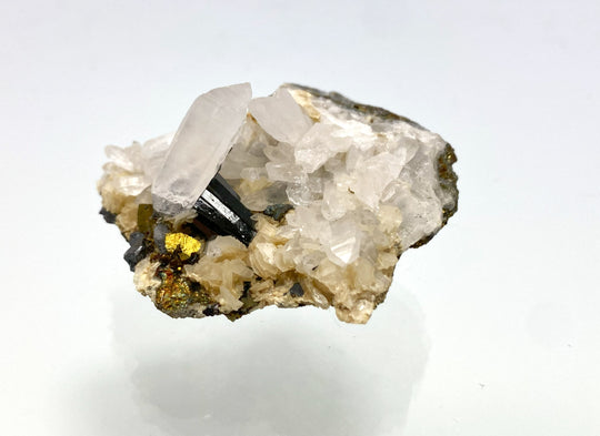 Wolframit auf Bergkristall, Calcopyrit, Siderit, Herja, Maramures, Rumänien