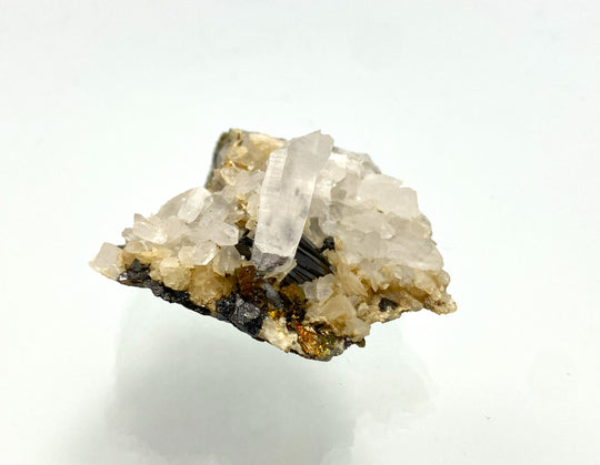 Wolframit auf Bergkristall, Calcopyrit, Siderit, Herja, Maramures, Rumänien