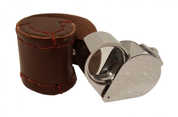 Lederetui inklusive 10-fach Lupe