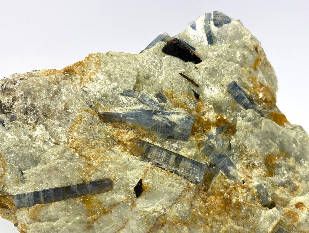 Disthene (kyanite), staurolite, Alpe Spamda, Pizzo Fomo, Ticino, Switzerland