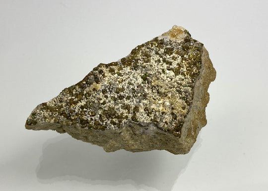 Markasit mit Anlauffarbe auf Calcit, Dolomit, Hüttenberg, Kärnten, Österreich