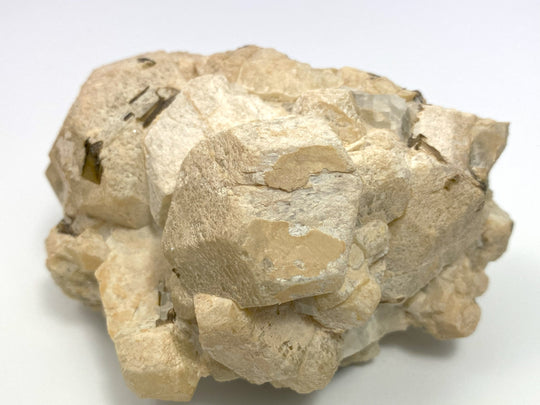 Scapolite, var. mejonite, Besakoa, Madagascar