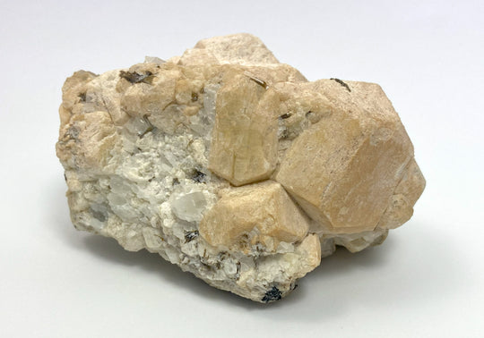 Scapolite, var. mejonite, Besakoa, Madagascar