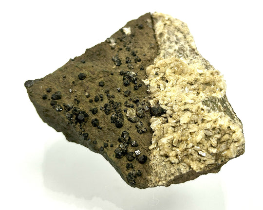 Grossular (Granat), Albit, Goslerwand, Osttirol, Österreich