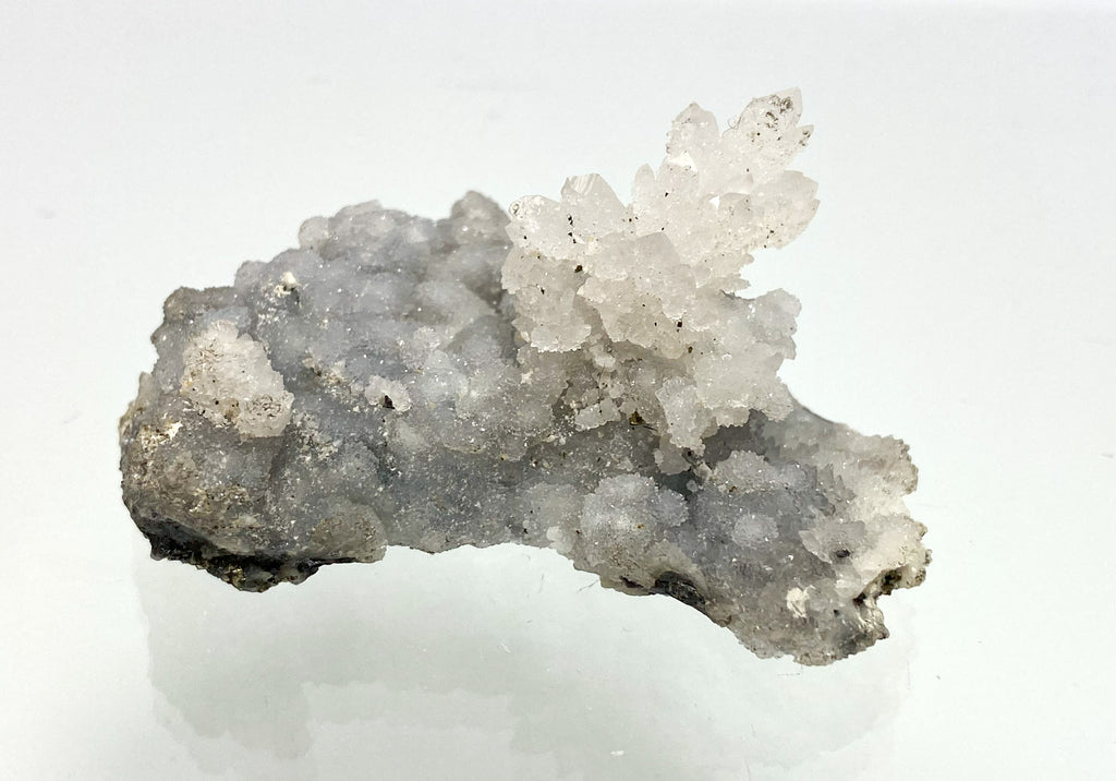 Bergkristall auf Chalcedon, Cavnic, Maramures, Rumänien