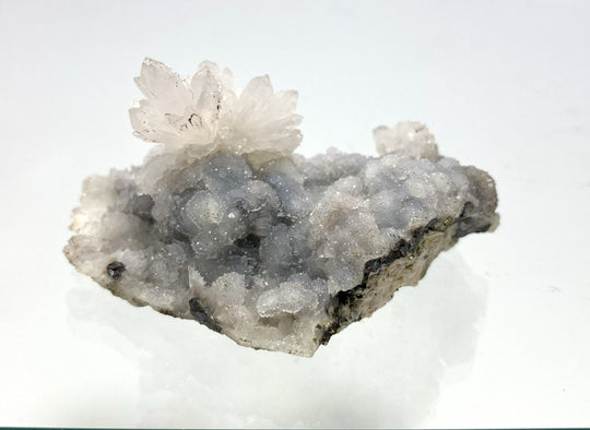 Bergkristall auf Chalcedon, Cavnic, Maramures, Rumänien