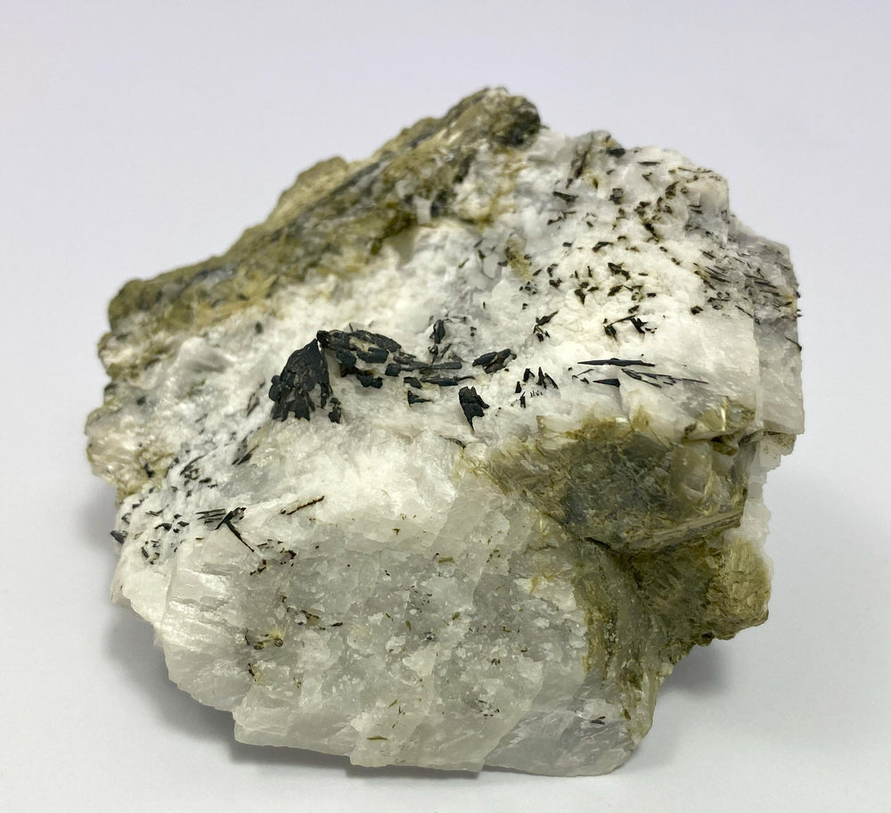 Dyskrasit, Argentum, gediegen Silber, Aktinolith, Calcit, Bouismas Mine, Bou Azzer, Marokko