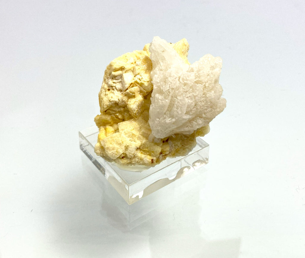 Strontianite on dolomite, Oberdorf a. d. Laming, Styria, Austria