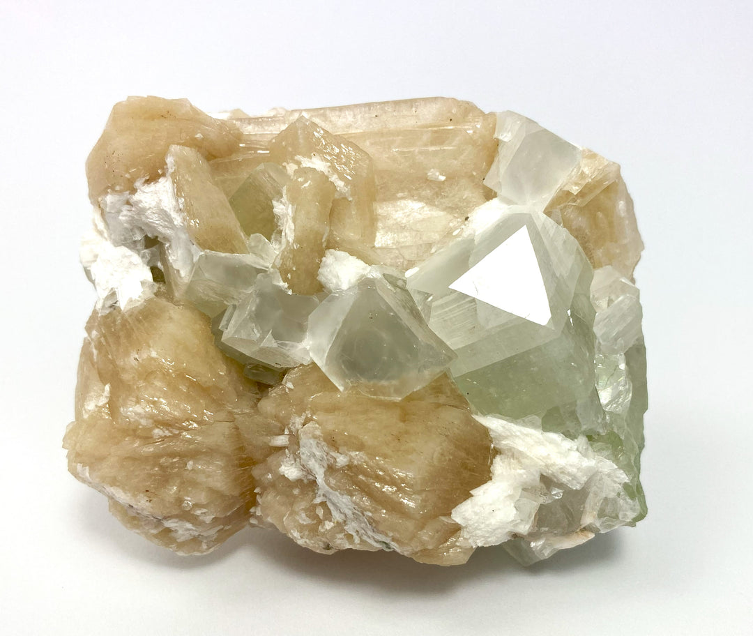 Fluorapophyllite, Stilbite, Laumontite, Rahuri, Maharashtra, India