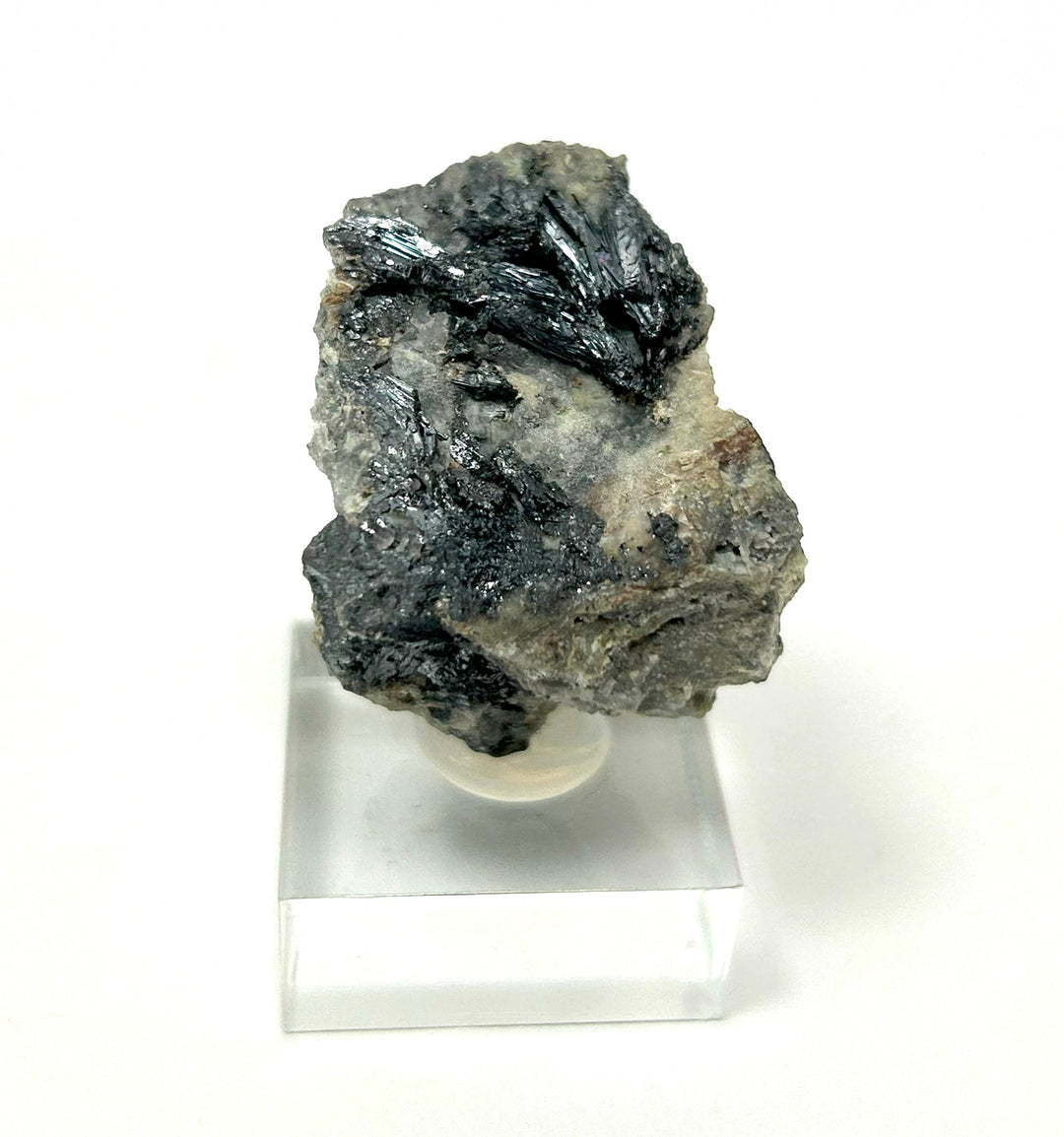 Stibnit (Antimonit), Giant Yellowknife Mine,  Northwest Territories, Canada