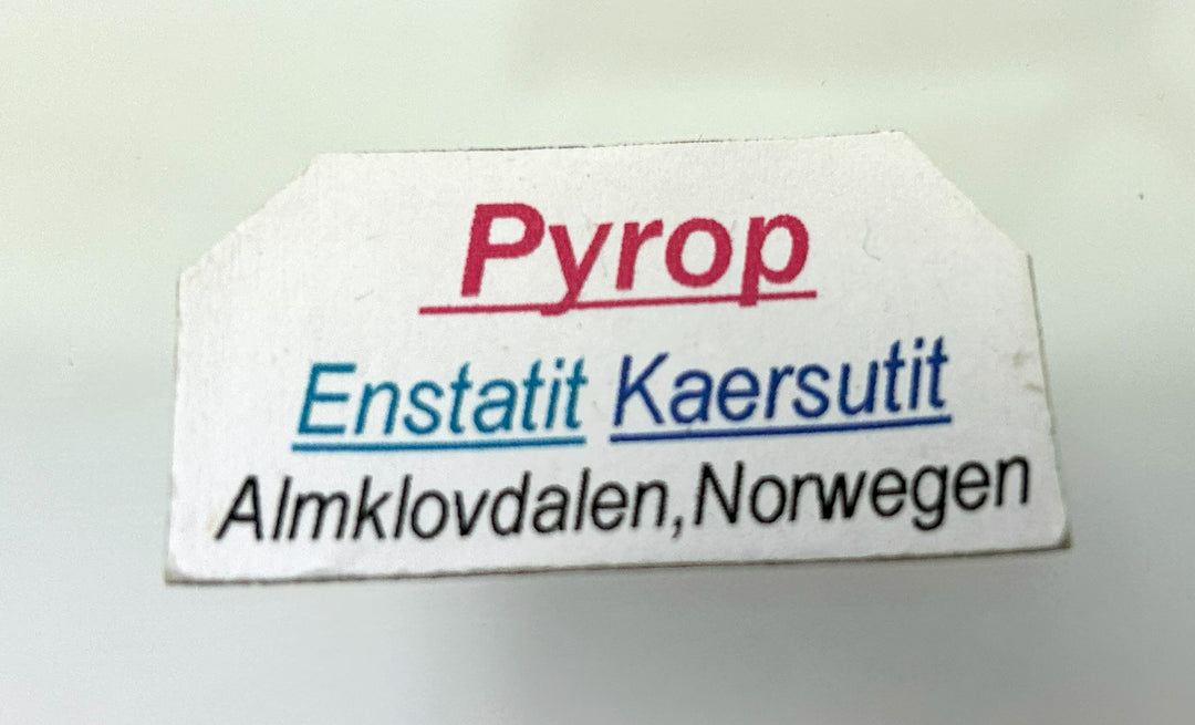 Pyrop, Enstatit, Kaersutit, Almklovdalen, Norwegen