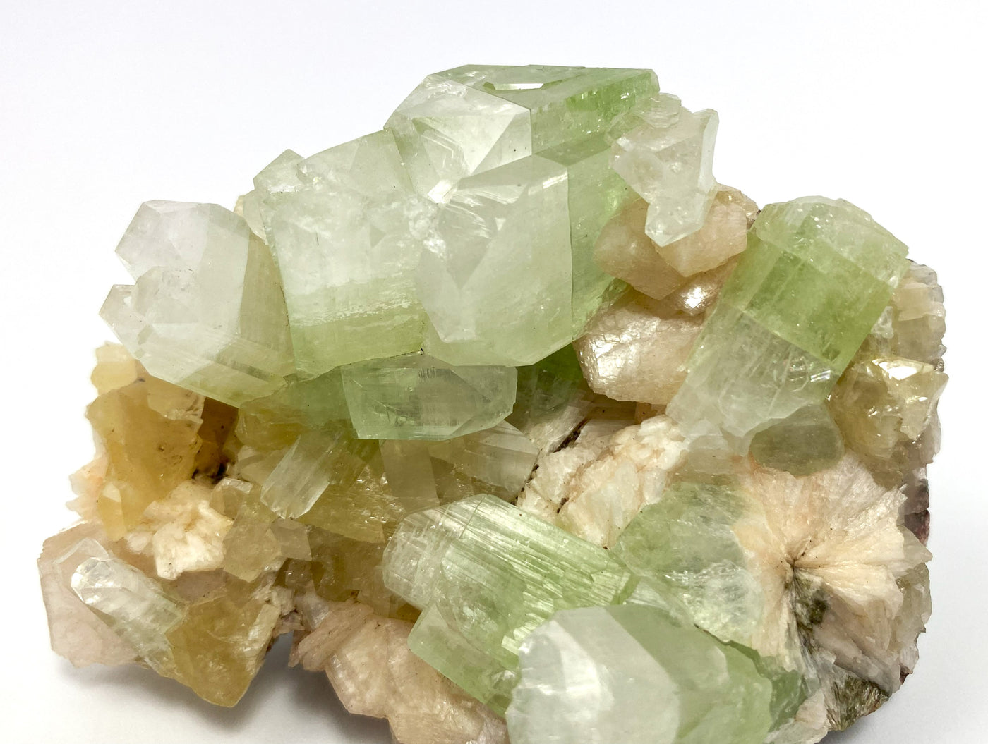 Fluorapophyllit, Calcit, Stilbit, Rahuri, Maharashtra, Indien