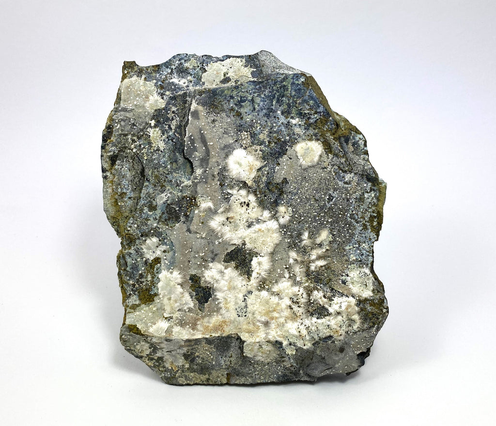 Artinite, hydromagnesite, Kraubath, Styria, Austria