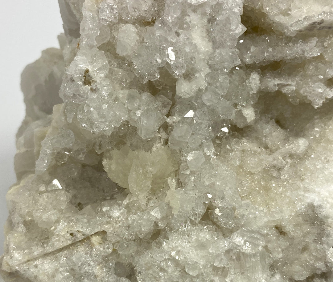 Strontianit auf Bergkristall, Dolomit, Oberdorf/Laming, Stmk., Österreich
