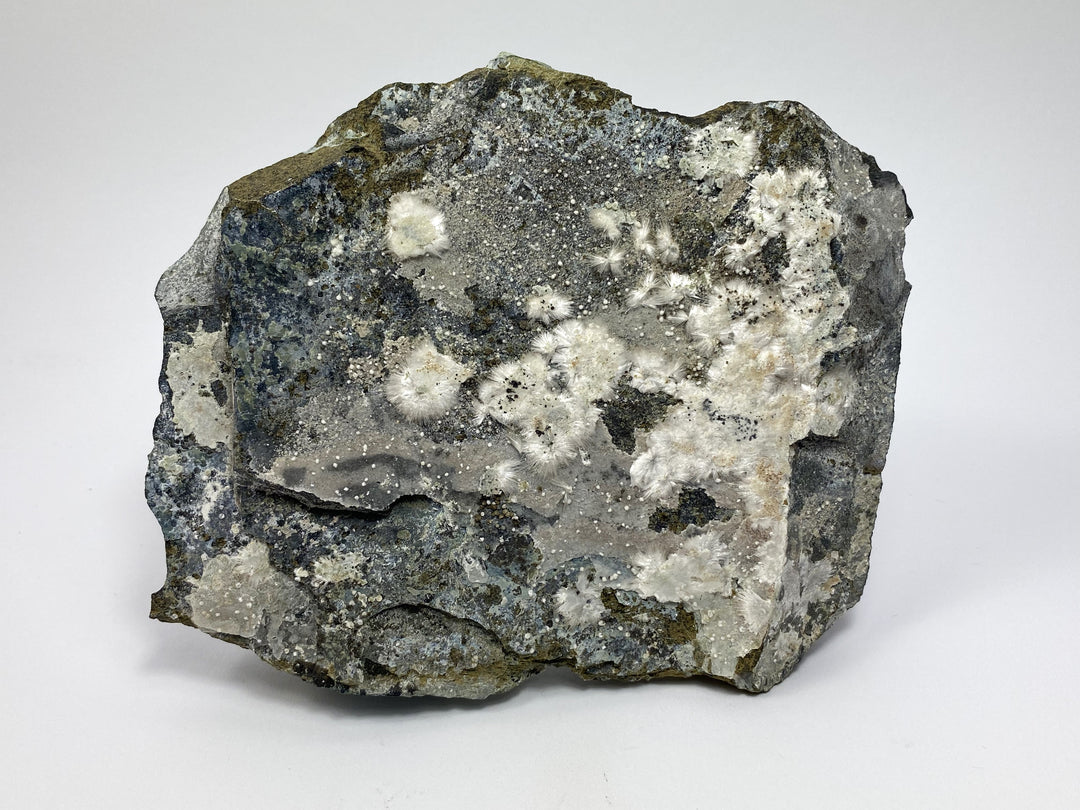 Artinite, hydromagnesite, Kraubath, Styria, Austria